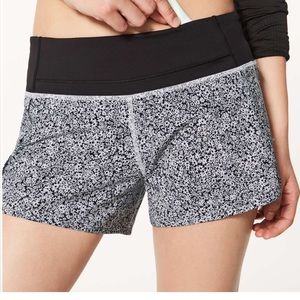 Lululemon Run Times Shorts Black and White 4"